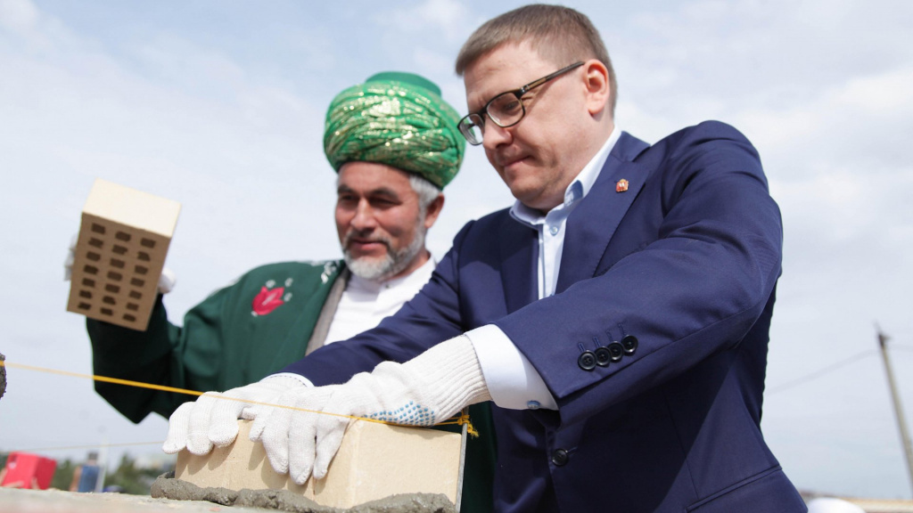 Закладка кирпича мечеть ЧТЗ.jpg