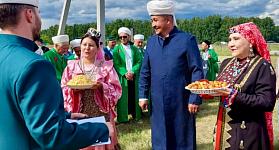 Встреча гостей торжества посвященного закладке камня